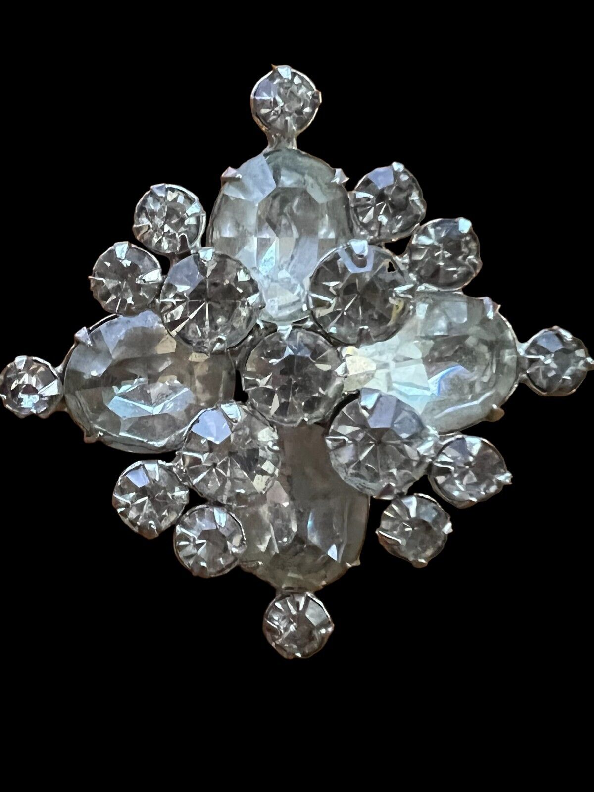 Vintage Exquisite Rhinestone Brooch/Pin 1"