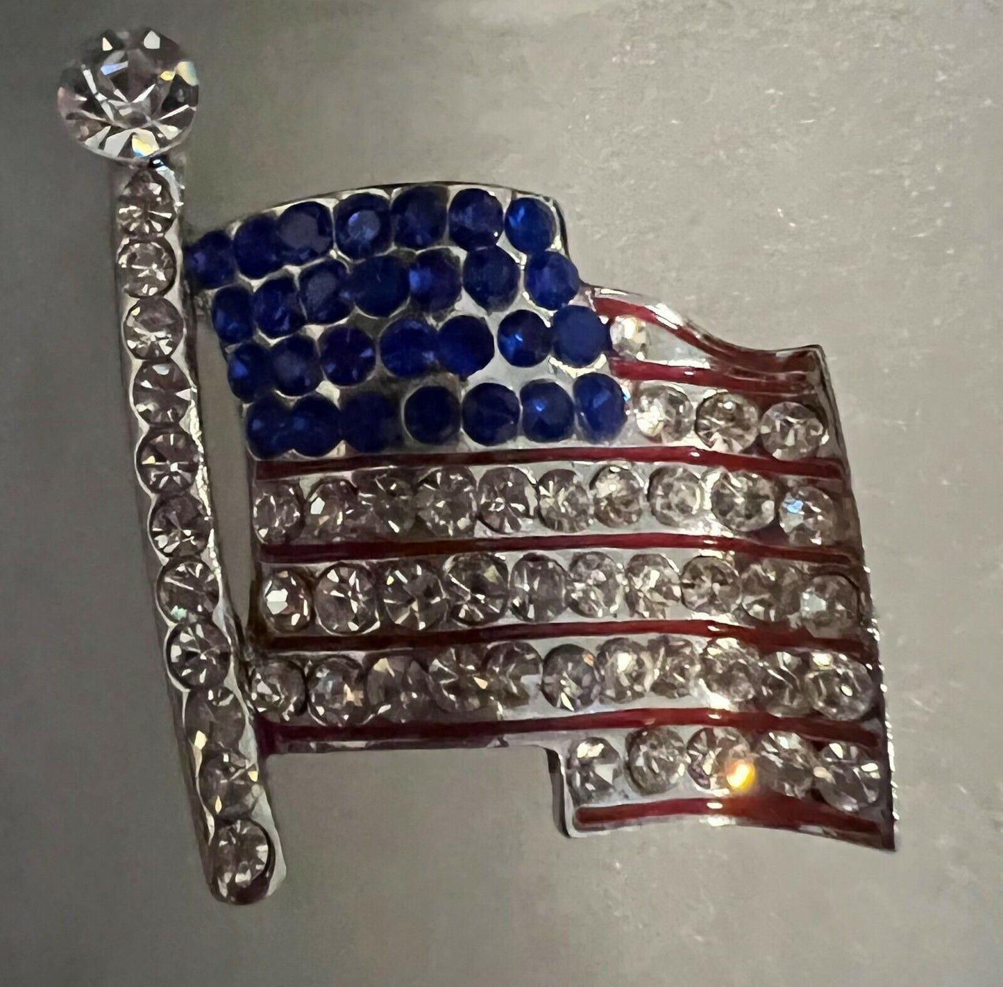 Fashion Jewelry US Flag Pin Rhinestone - Show your Pride!