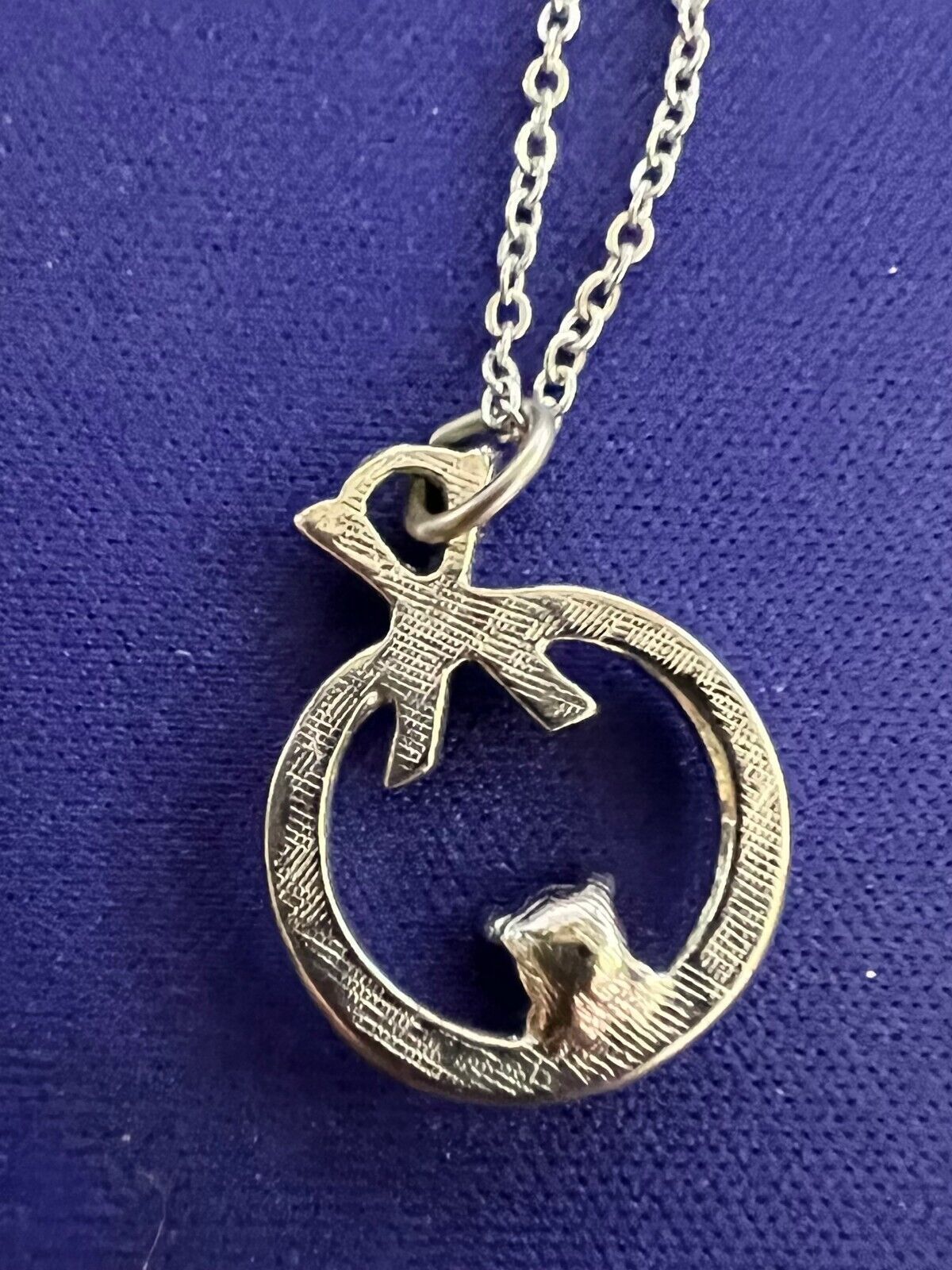 Fashion Jewelry Necklace w/Red Center Stone Pendant