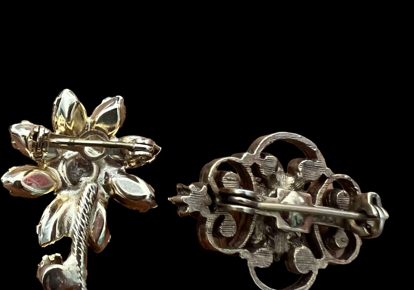 Vintage Green Daisy Ensign Style Pin, 2 Pins Adorable