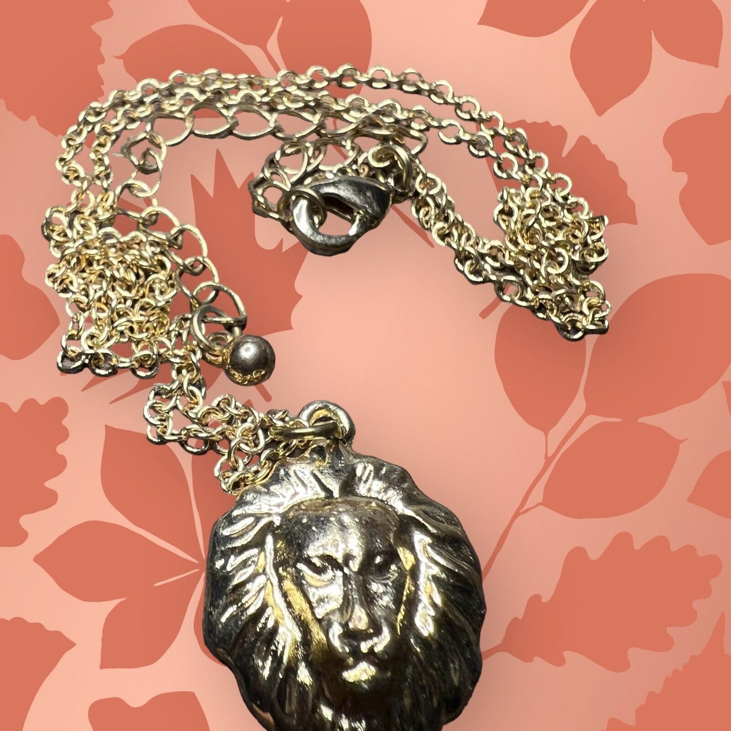 Vintage Goldtone Lion Head Pendant Necklace 18" Long w/ 3.5" extender