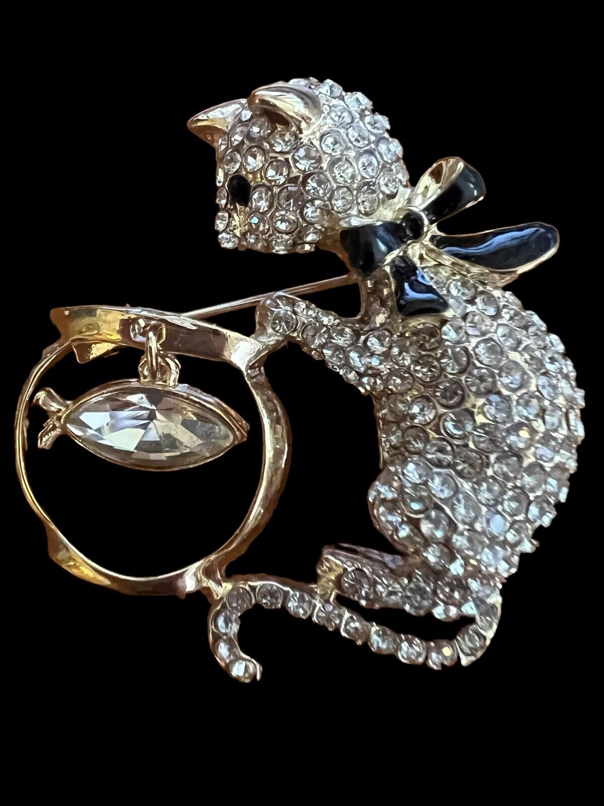 Fashion Jewelry Rhinestone Cat w/Fish Bowl w/Stone Pin Goldtone