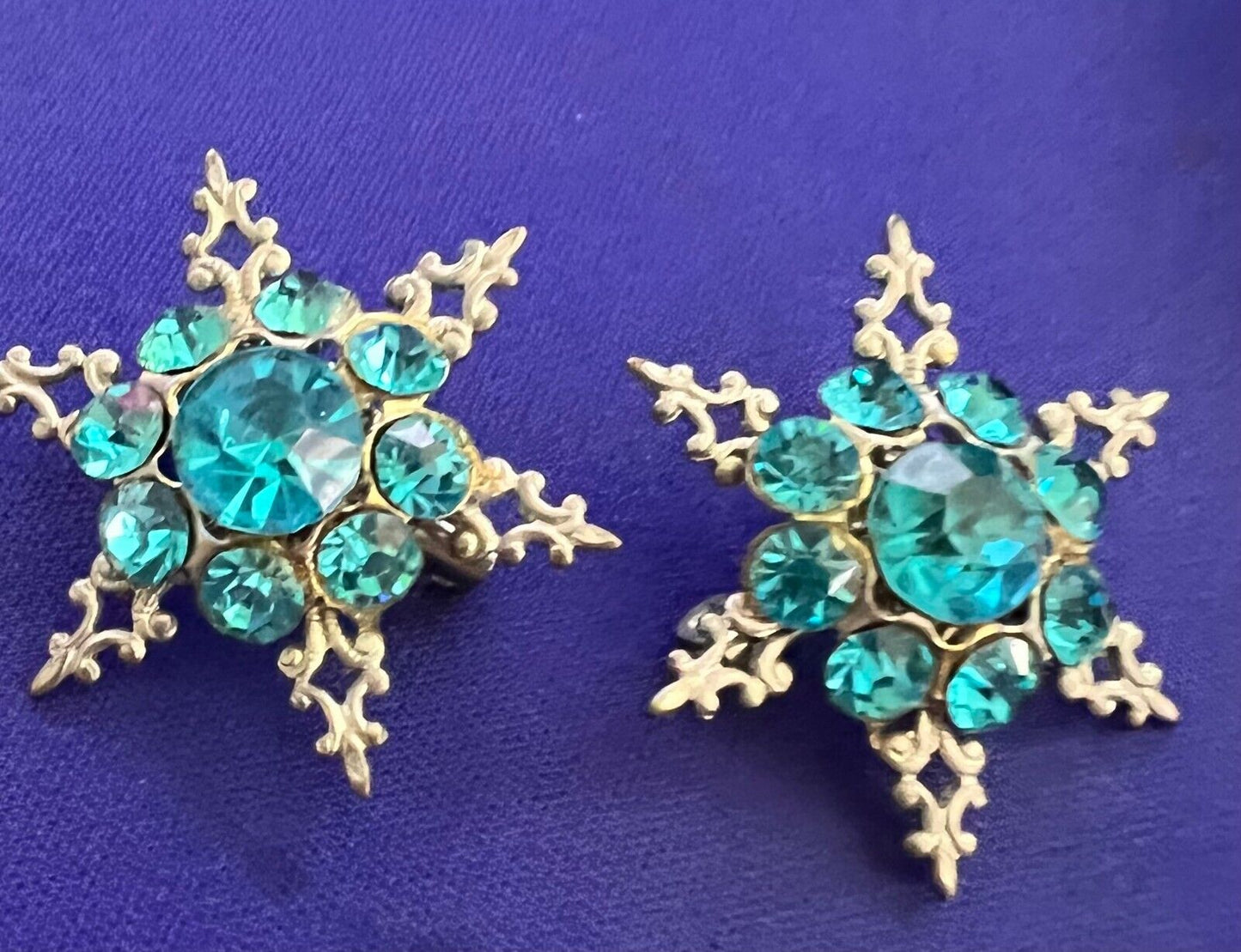 Vintage Silvertone Turquoise Pins Set of 2