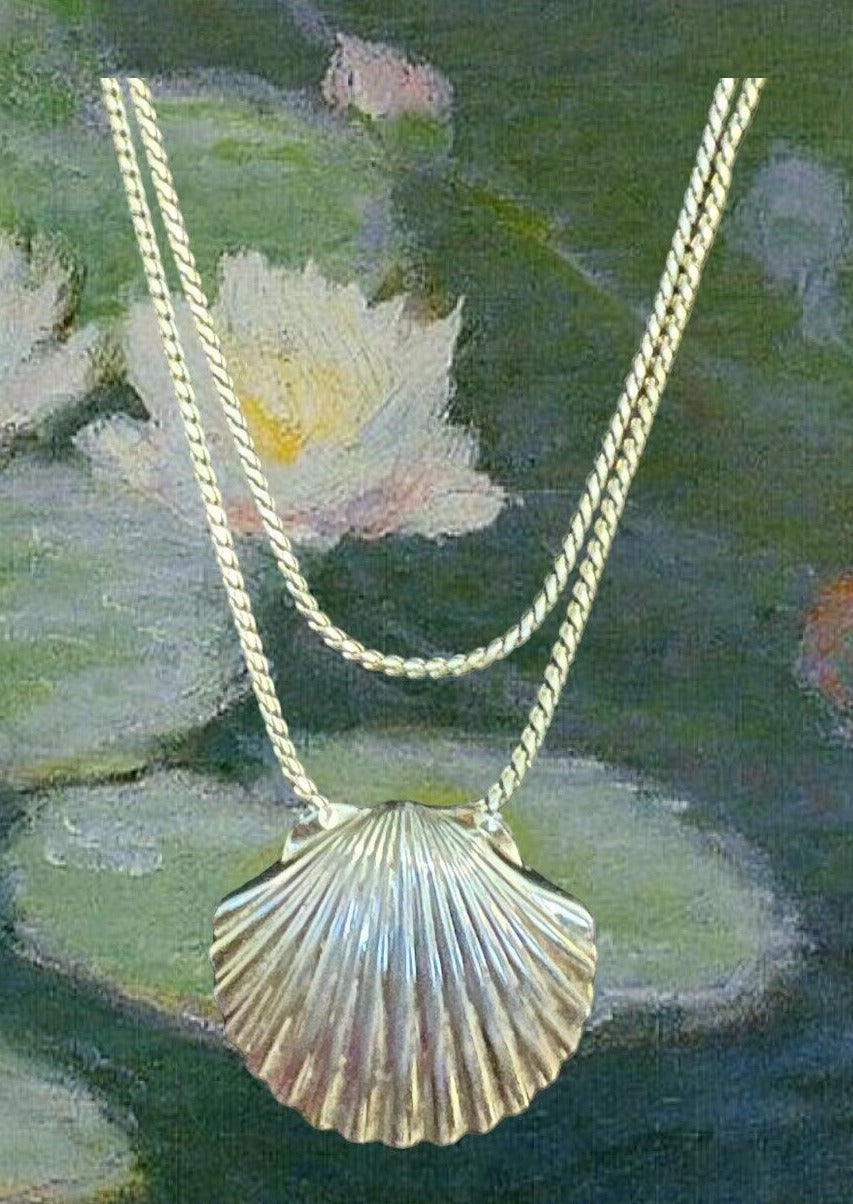 Vintage Goldtone Ocean Themed Shell Necklace 30"