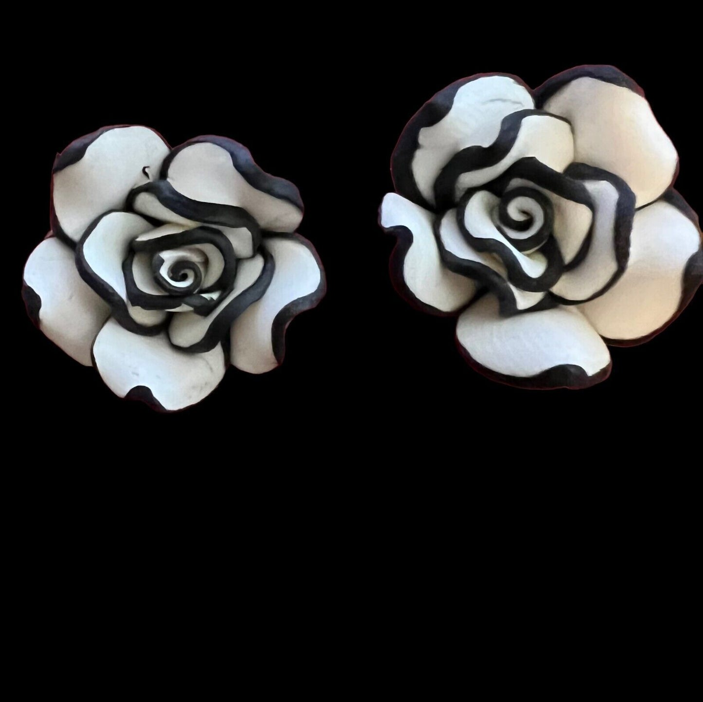 Fashion JewelryWhite Rose w/Black outline Earrings